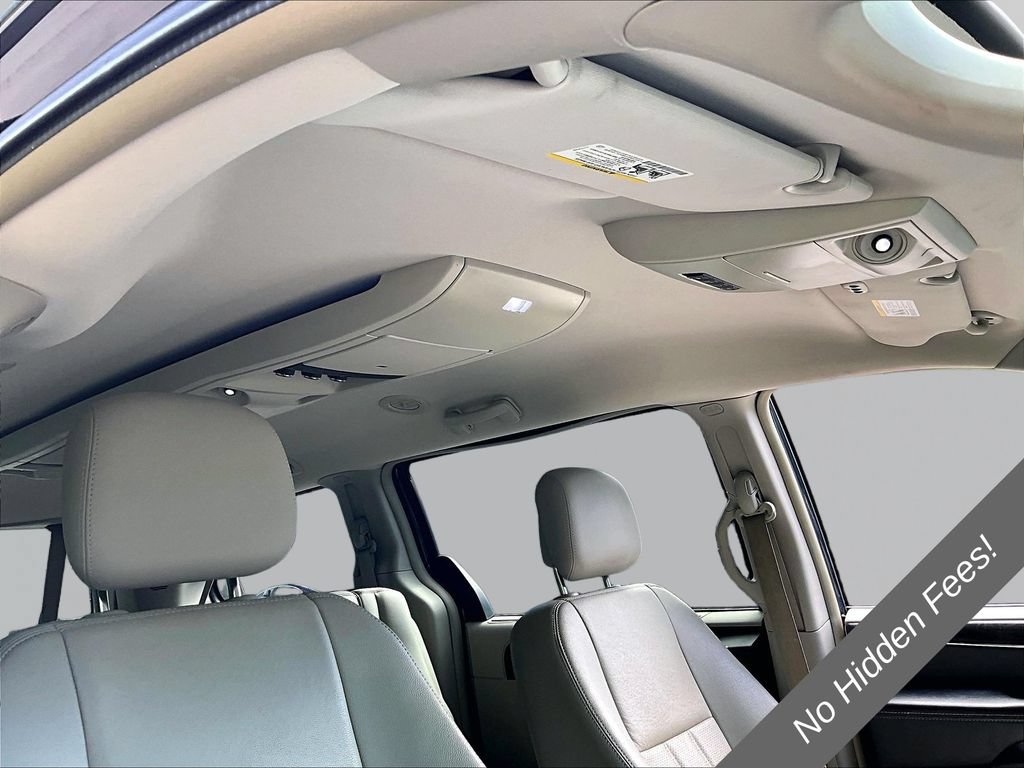 Used 2014 Chrysler Town & Country Touring-L w/ Driver Convenience Group FWD image 18