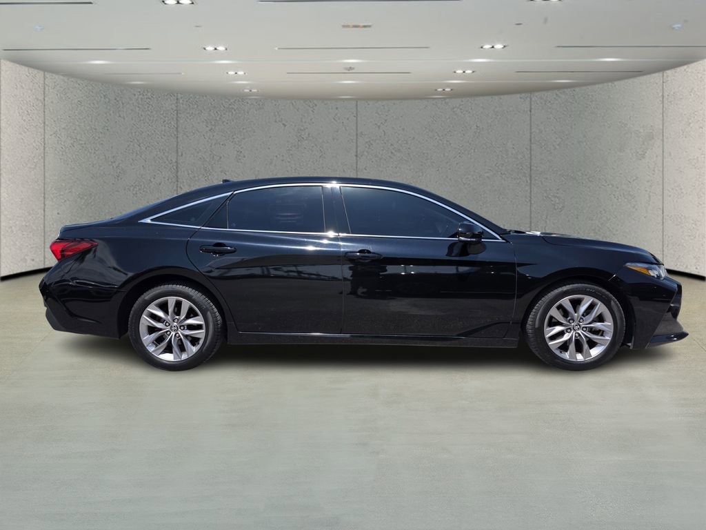 Used 2021 Toyota Avalon XLE w/ Moonroof Package image 2