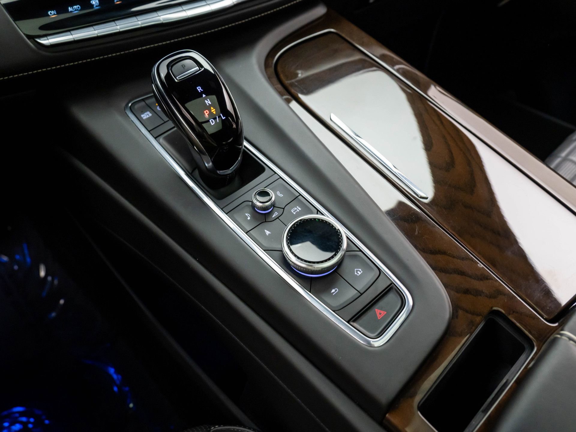 Certified 2024 Cadillac Escalade ESV Premium Luxury Platinum w/ Heavy-Duty Trailer Package image 26