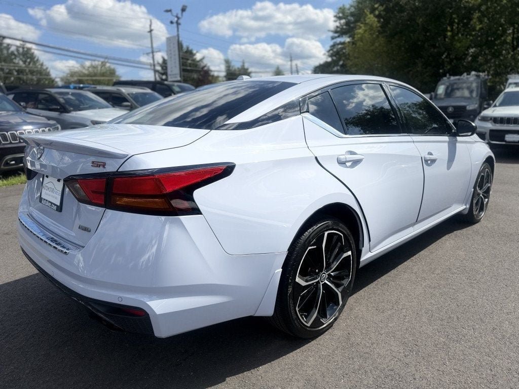Used 2023 Nissan Altima 2.5 SR AWD/4WD image 3