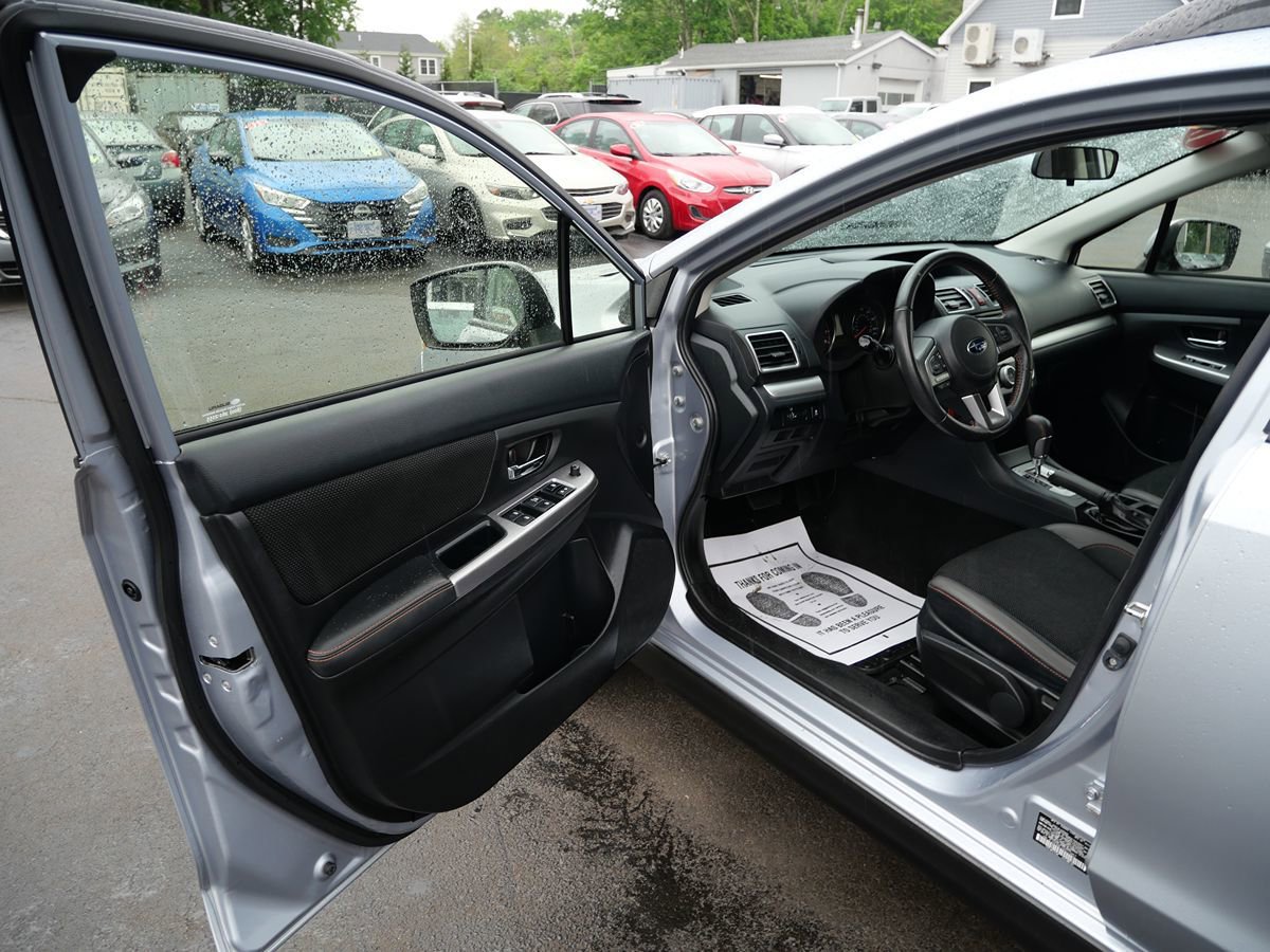Used 2017 Subaru Crosstrek 2.0i Premium w/ Moonroof Package AWD/4WD image 16