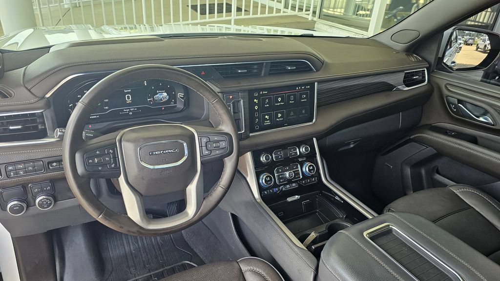 Used 2023 GMC Yukon Denali RWD image 9