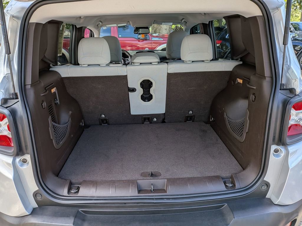 Used 2017 Jeep Renegade Latitude w/ Popular Equipment Group FWD image 26