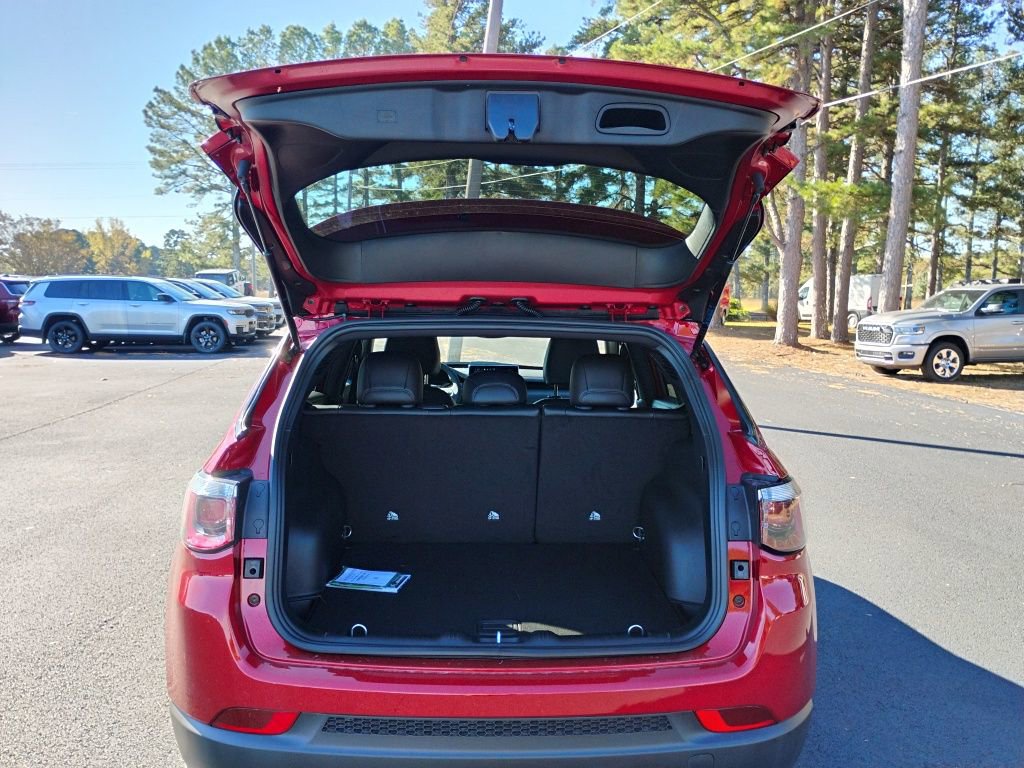 New 2026 Jeep Compass Latitude image 13