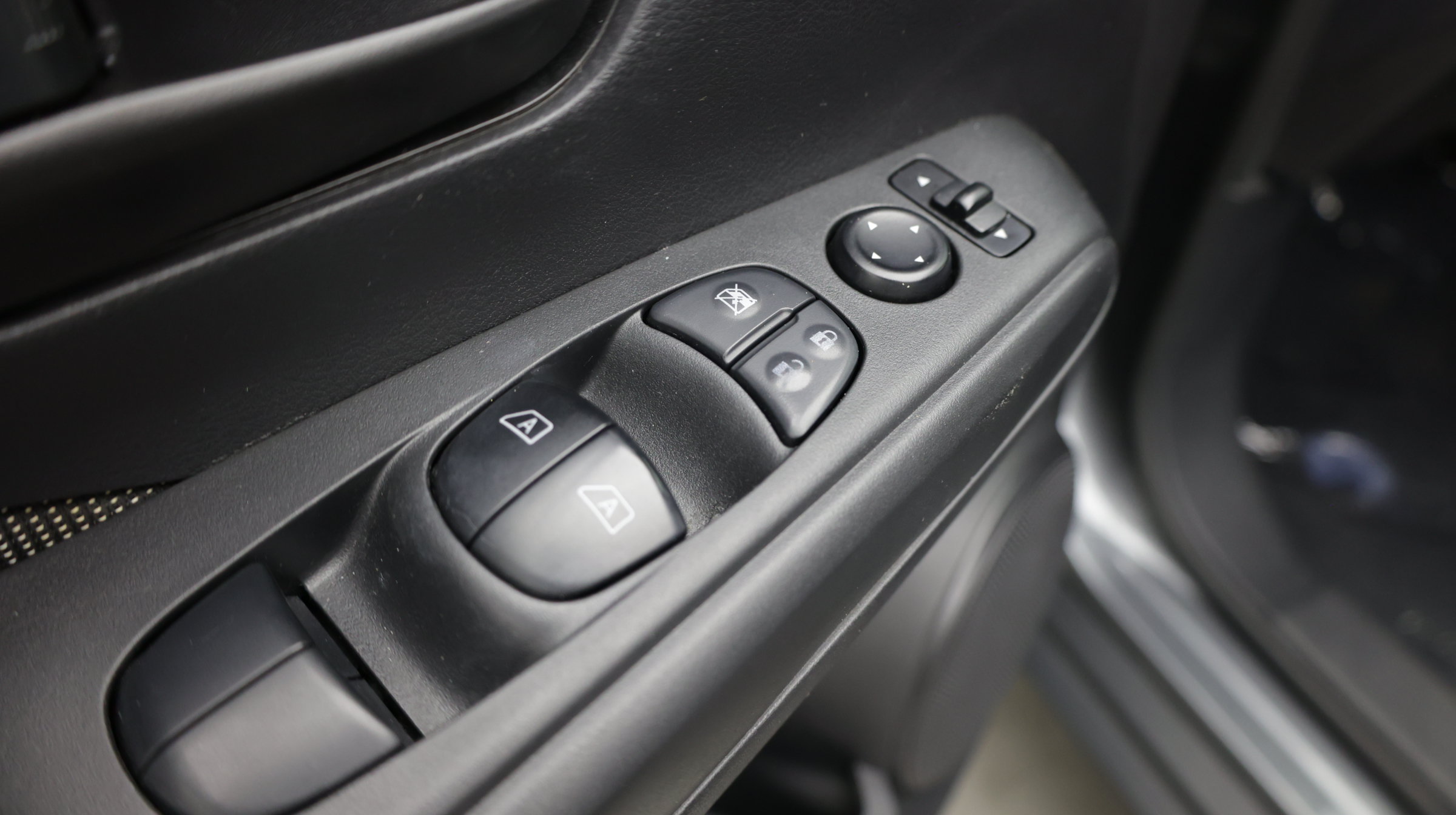 Used 2019 Nissan Kicks S FWD image 13