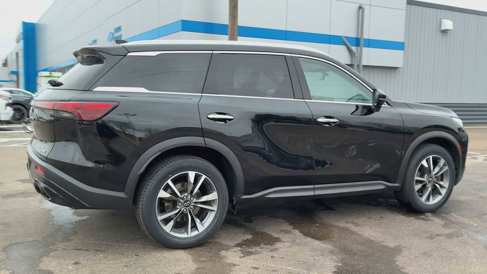 Used 2023 INFINITI QX60 Luxe image 2