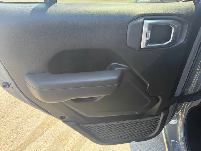 Certified 2022 Jeep Gladiator Sport AWD/4WD image 17