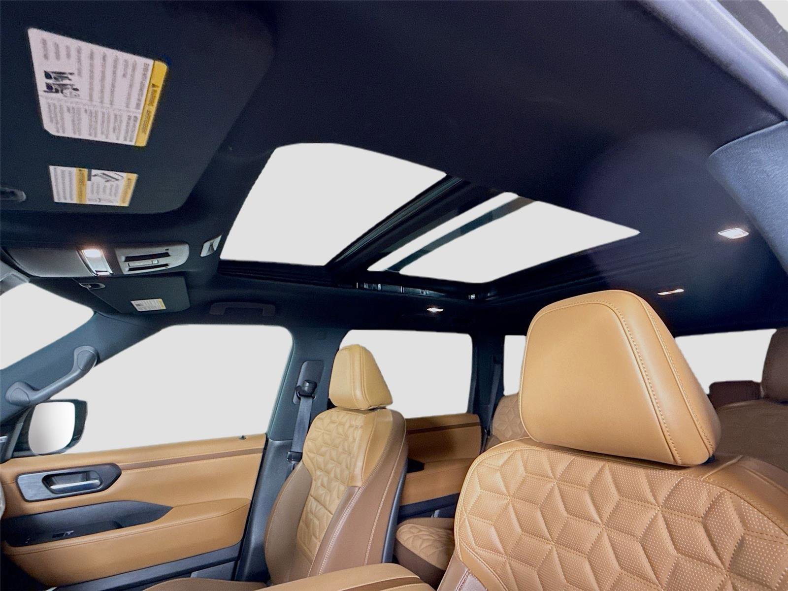 Used 2025 Nissan Armada Platinum Reserve w/ Convenience Package image 16