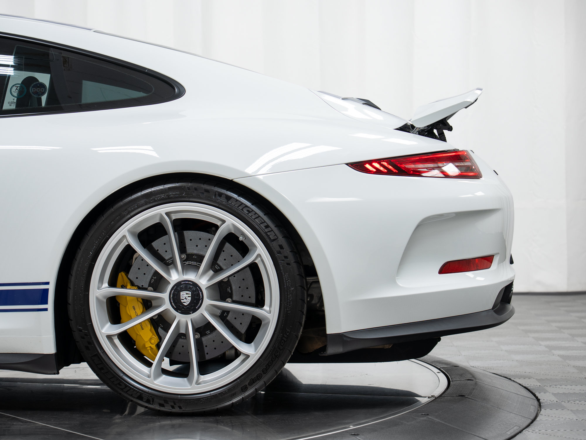 Certified 2016 Porsche 911 R RWD image 43