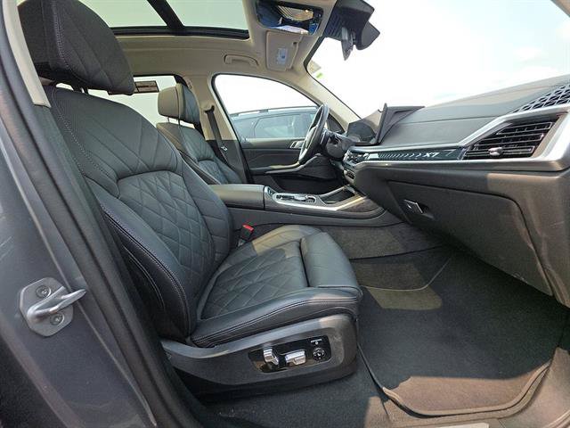Used 2025 BMW X7 xDrive40i w/ Premium Package AWD/4WD image 13