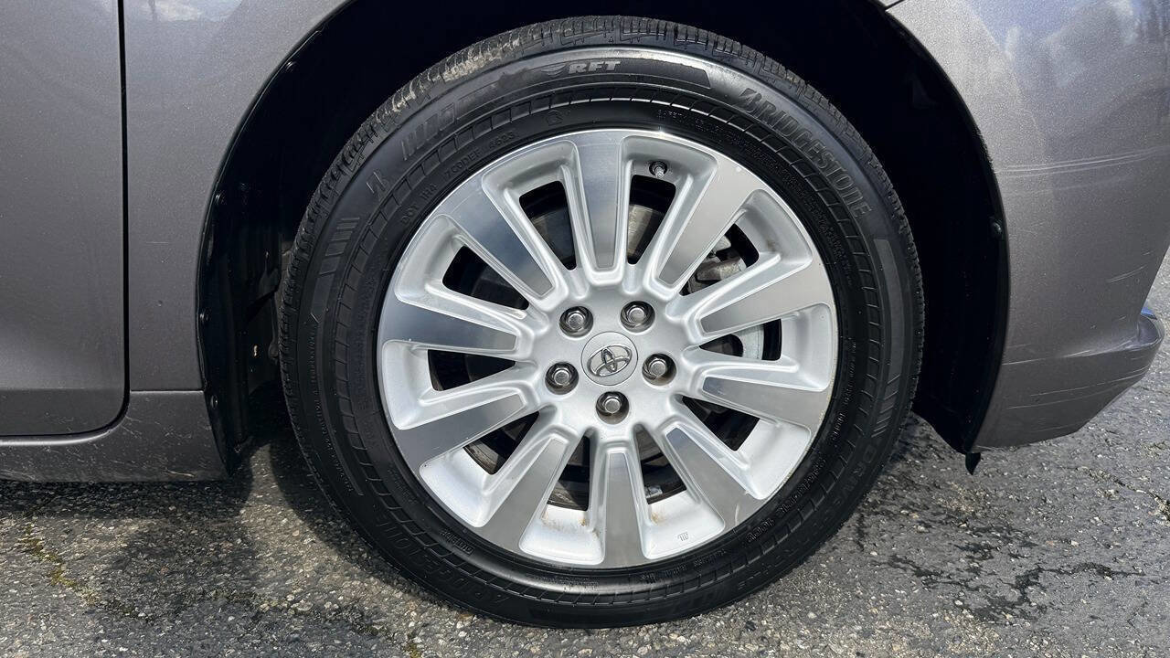 Used 2012 Toyota Sienna Limited w/ Premium Pkg image 58