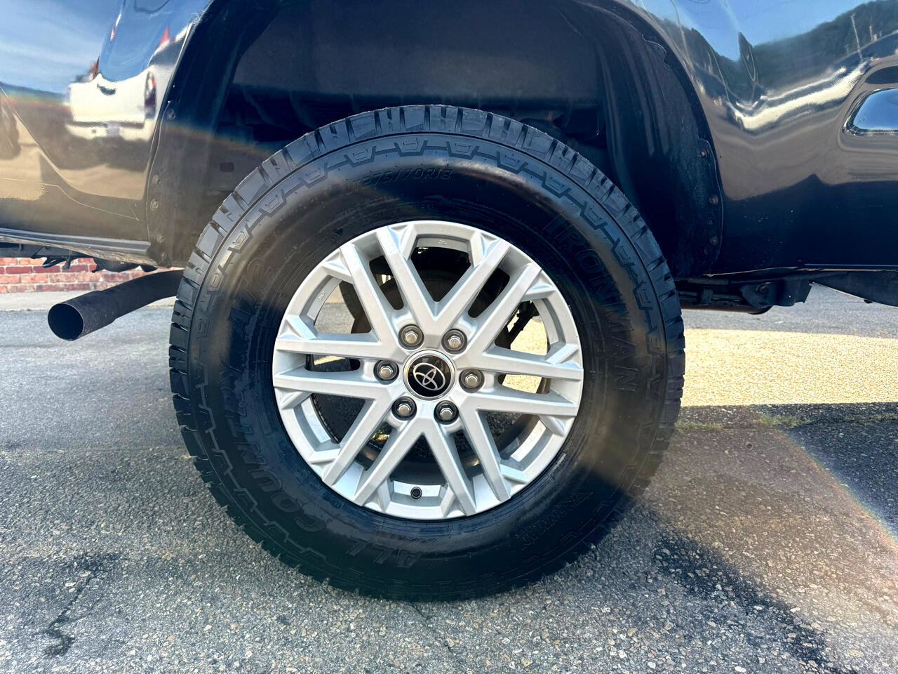 Used 2017 Toyota Tacoma SR image 28