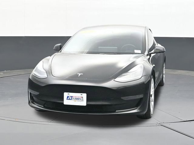 Used 2023 Tesla Model 3 Standard Range image 2