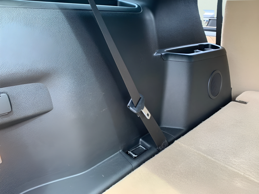 Used 2017 Ford Explorer XLT w/ Equipment Group 202A FWD image 47