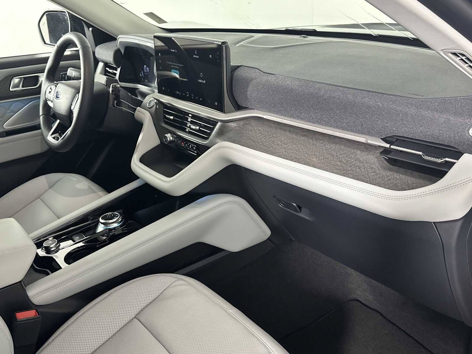 New 2026 Ford Explorer Platinum w/ LUX Leather Package AWD/4WD image 16