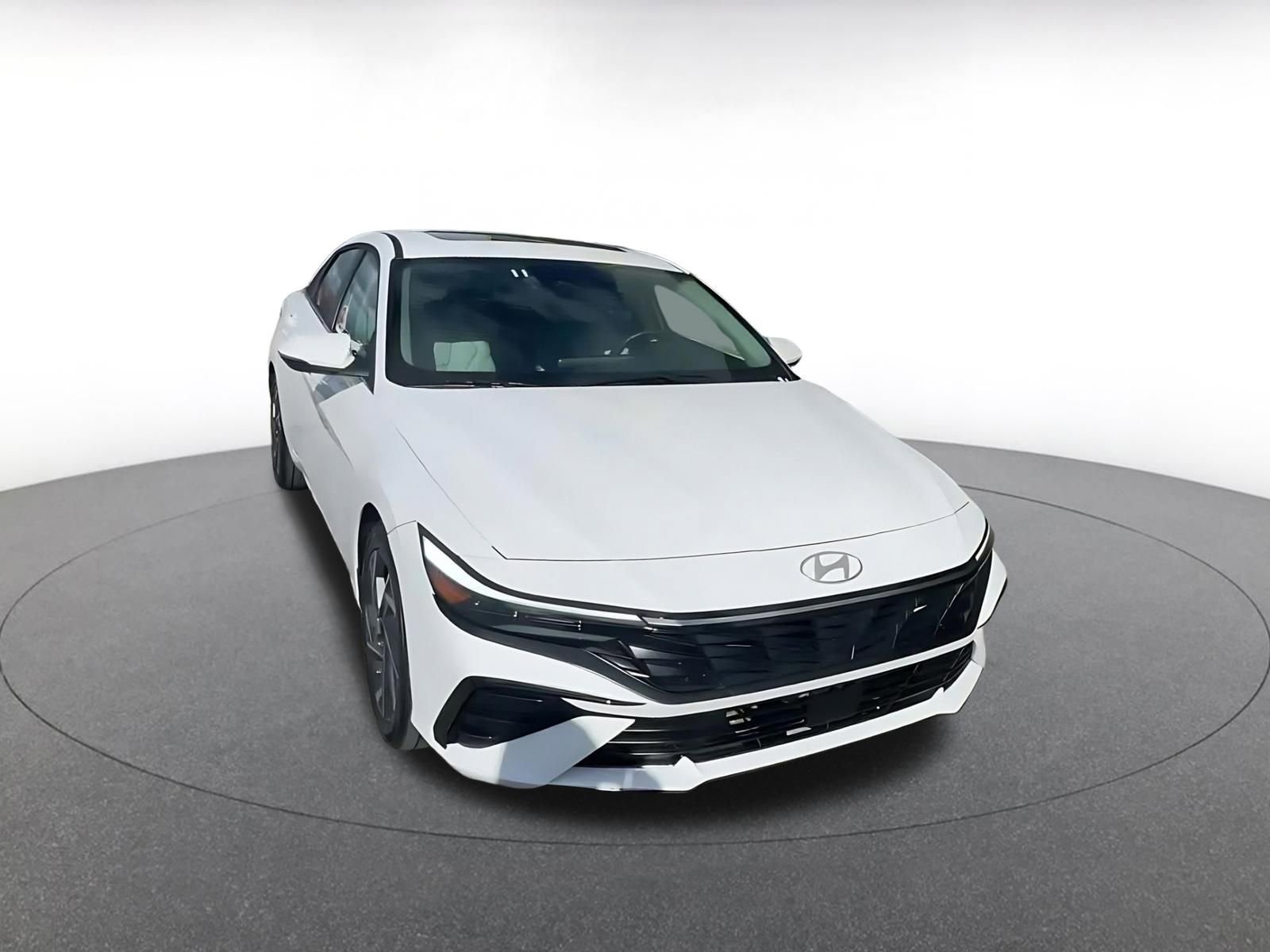 Used 2025 Hyundai Elantra Limited FWD image 3