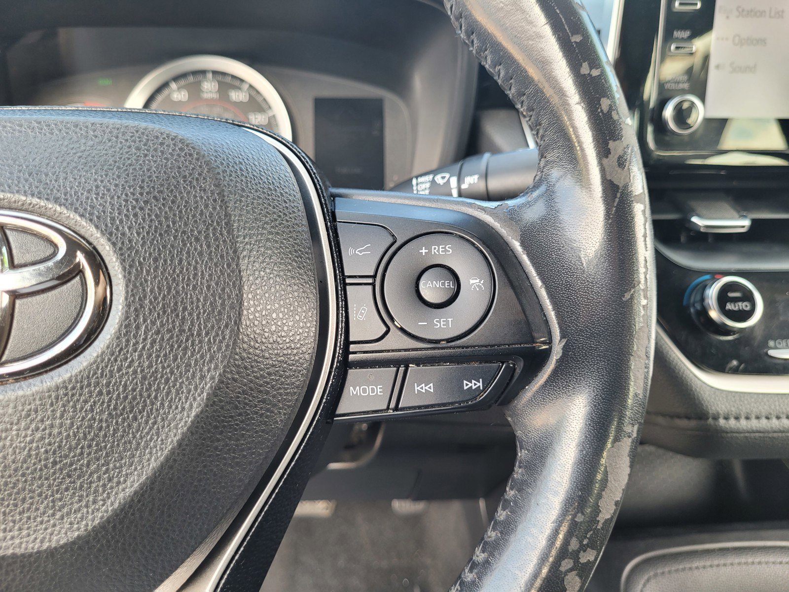 Used 2020 Toyota Corolla SE w/ SE Premium Package image 22