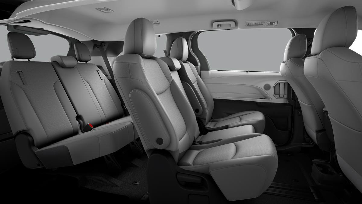 New 2026 Toyota Sienna LE FWD image 2