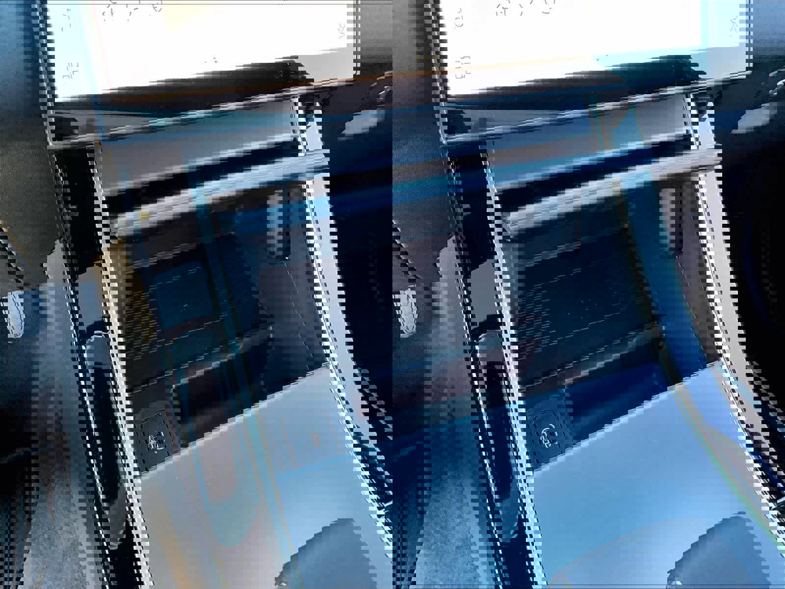 New 2026 Land Rover Range Rover Velar S image 23