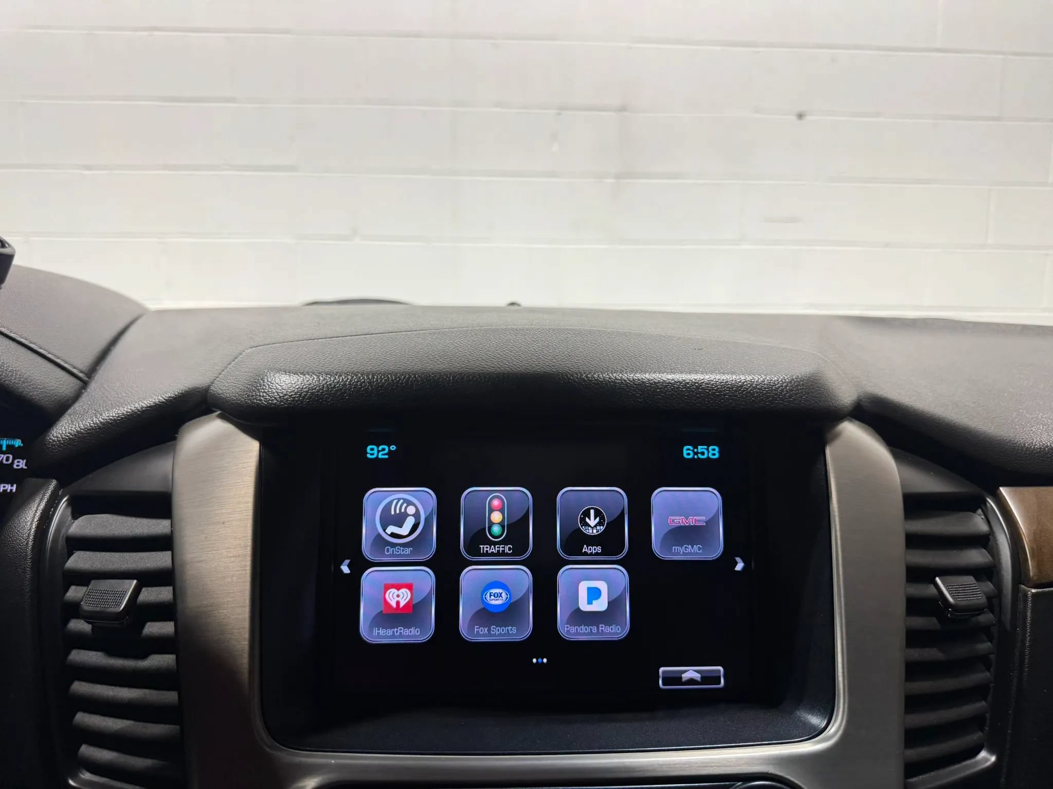 Used 2018 GMC Yukon XL Denali w/ Denali Ultimate Package AWD/4WD image 26