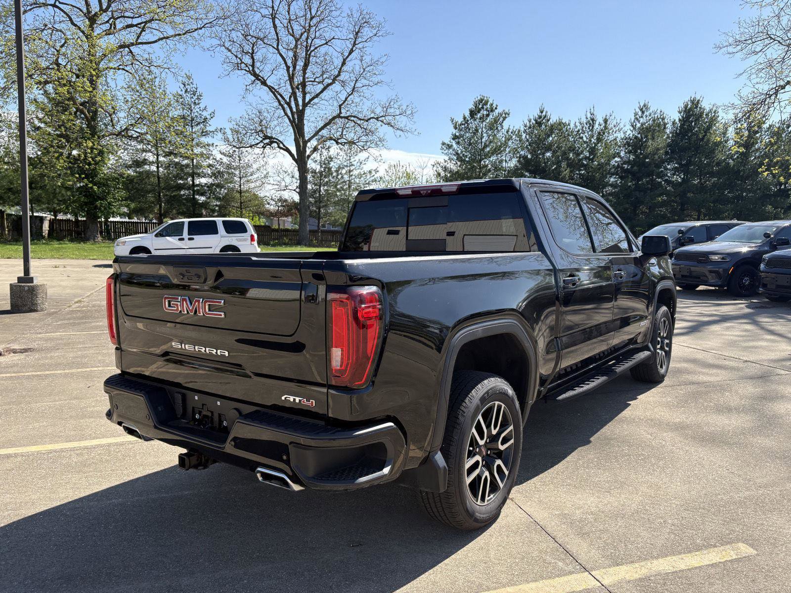 Used 2022 GMC Sierra 1500 AT4 w/ AT4 Premium Package AWD/4WD image 24