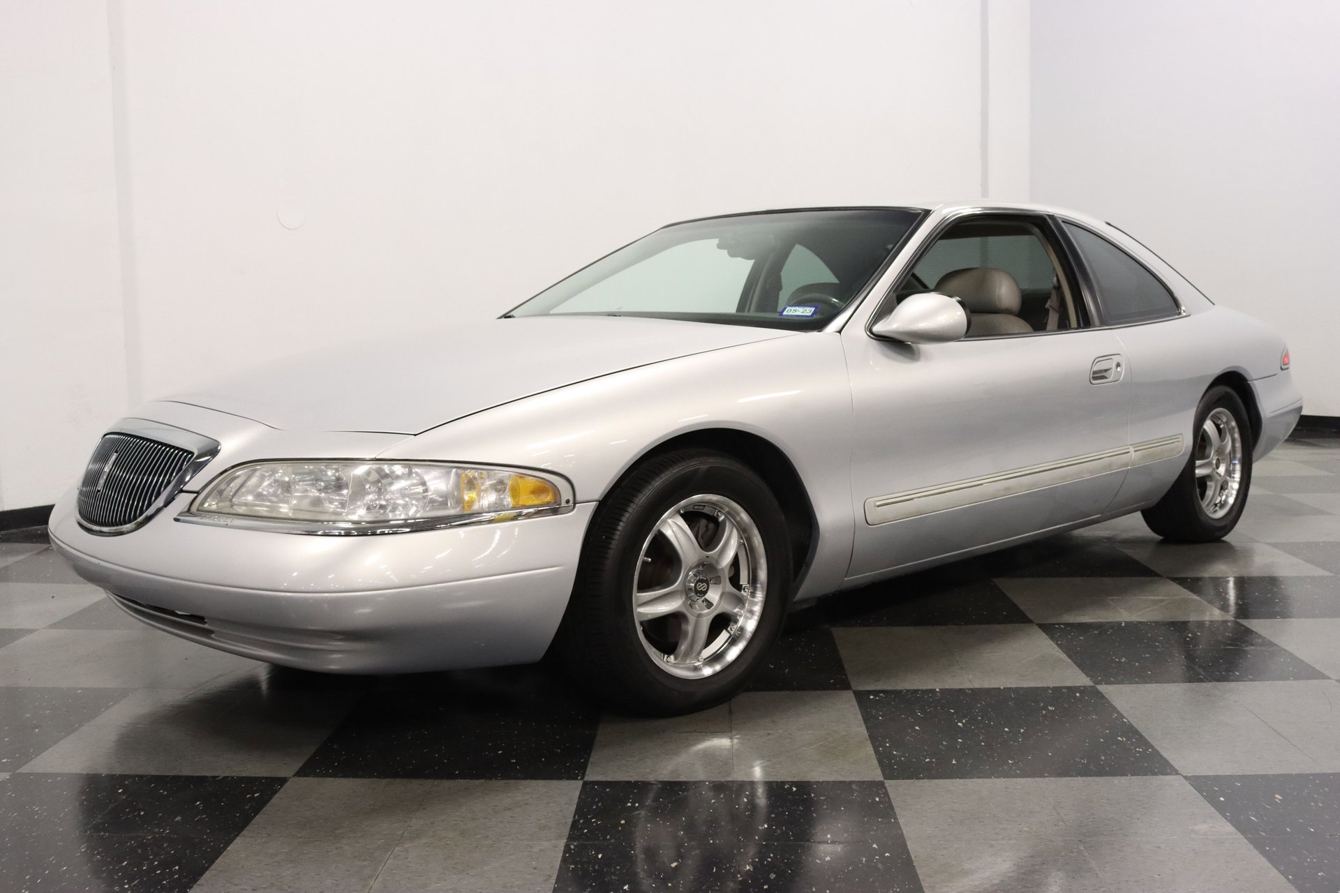 Used 1998 Lincoln Mark VIII RWD image 6