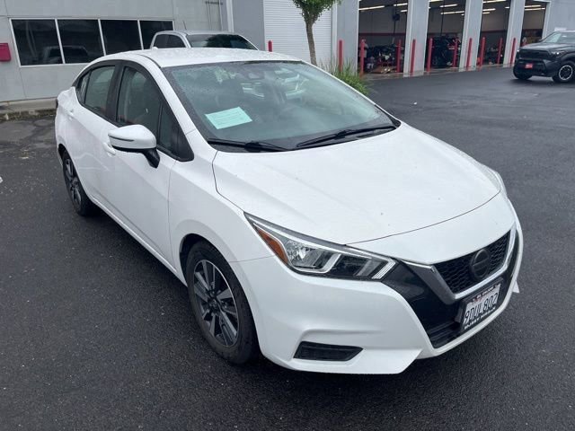 Used 2021 Nissan Versa SV image 3