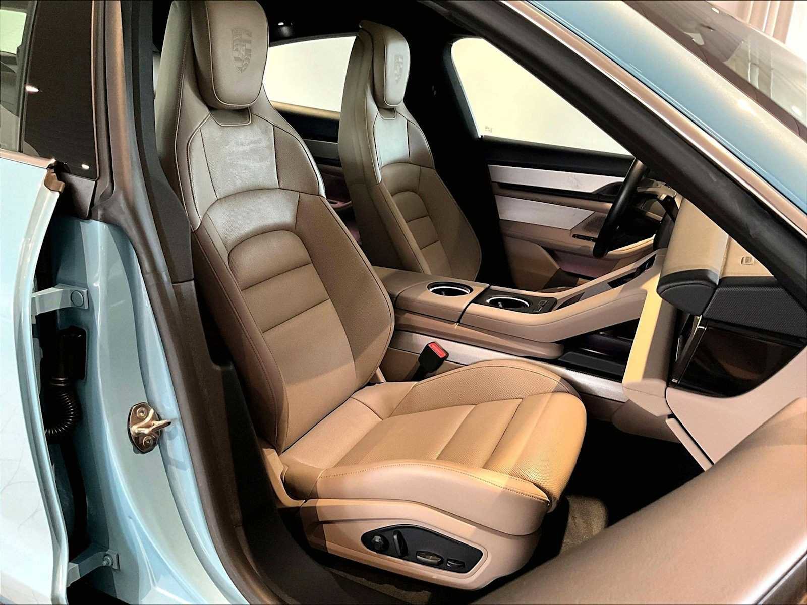 Used 2022 Porsche Taycan 4S image 22