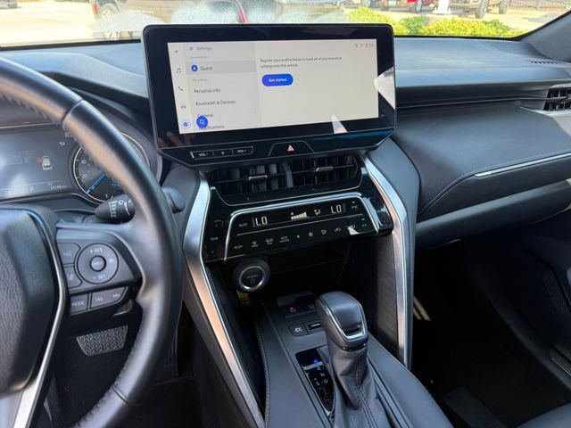 Used 2024 Toyota Venza XLE image 19