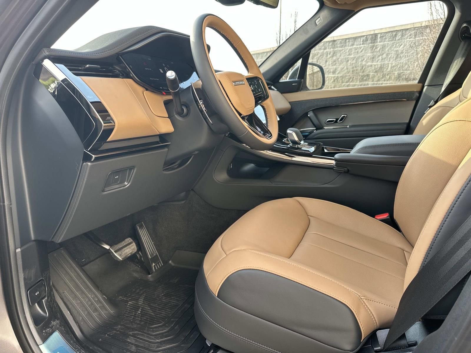 New 2026 Land Rover Range Rover Sport Dynamic SE AWD/4WD image 11