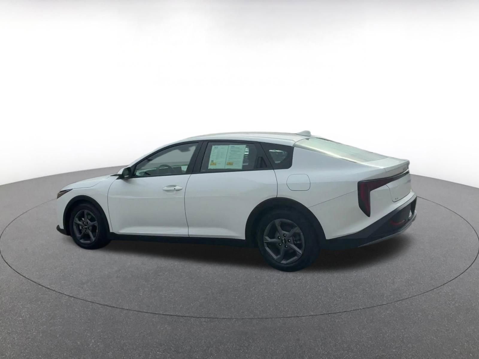 Used 2025 Kia K4 LXS image 10