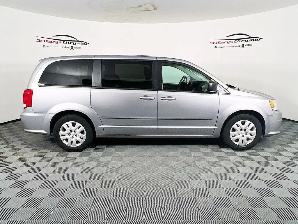 Used 2016 Dodge Grand Caravan SE w/ Quick Order Package 29E SE FWD image 9