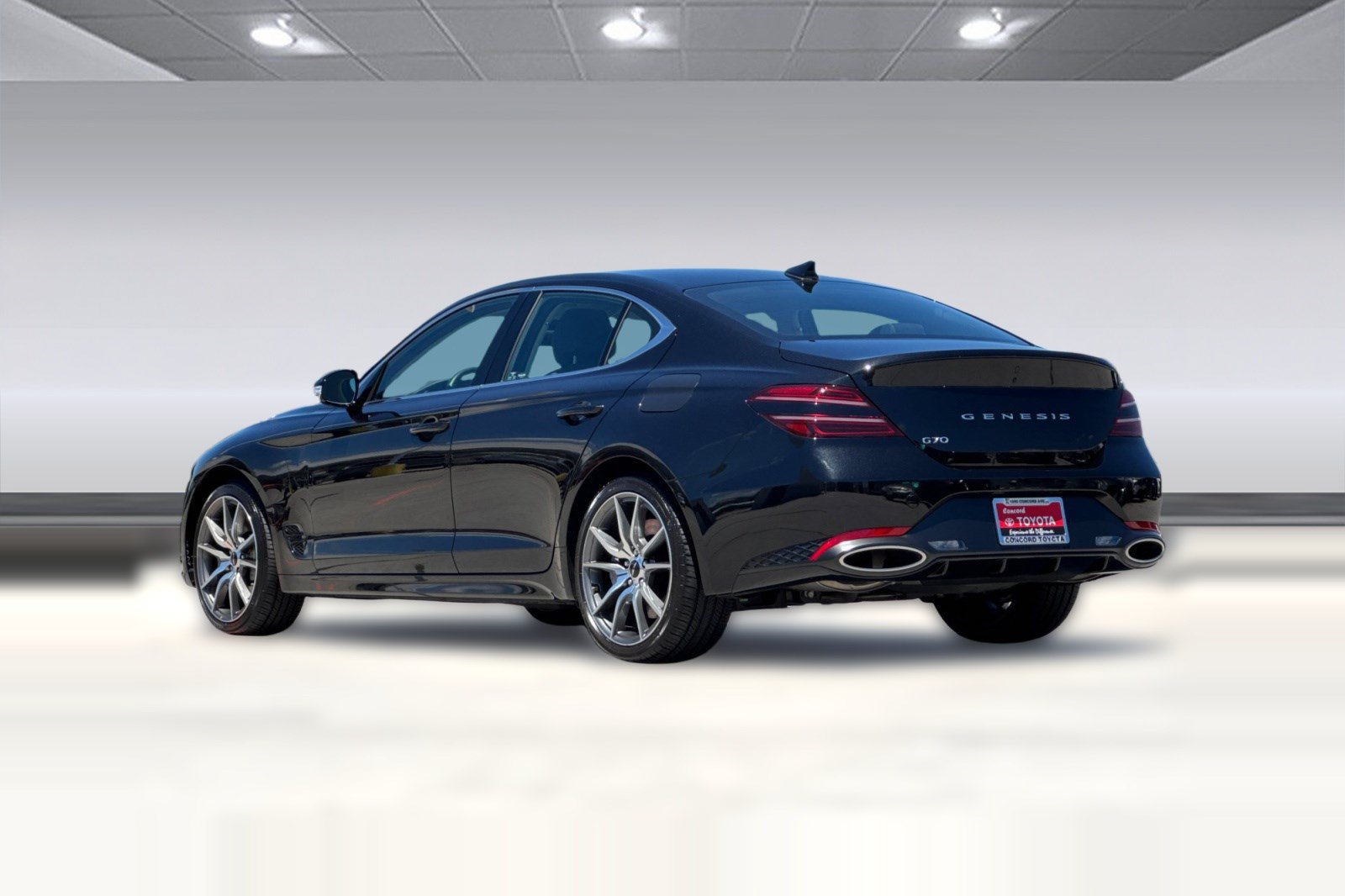 Used 2026 Genesis G70 2.5T RWD image 3