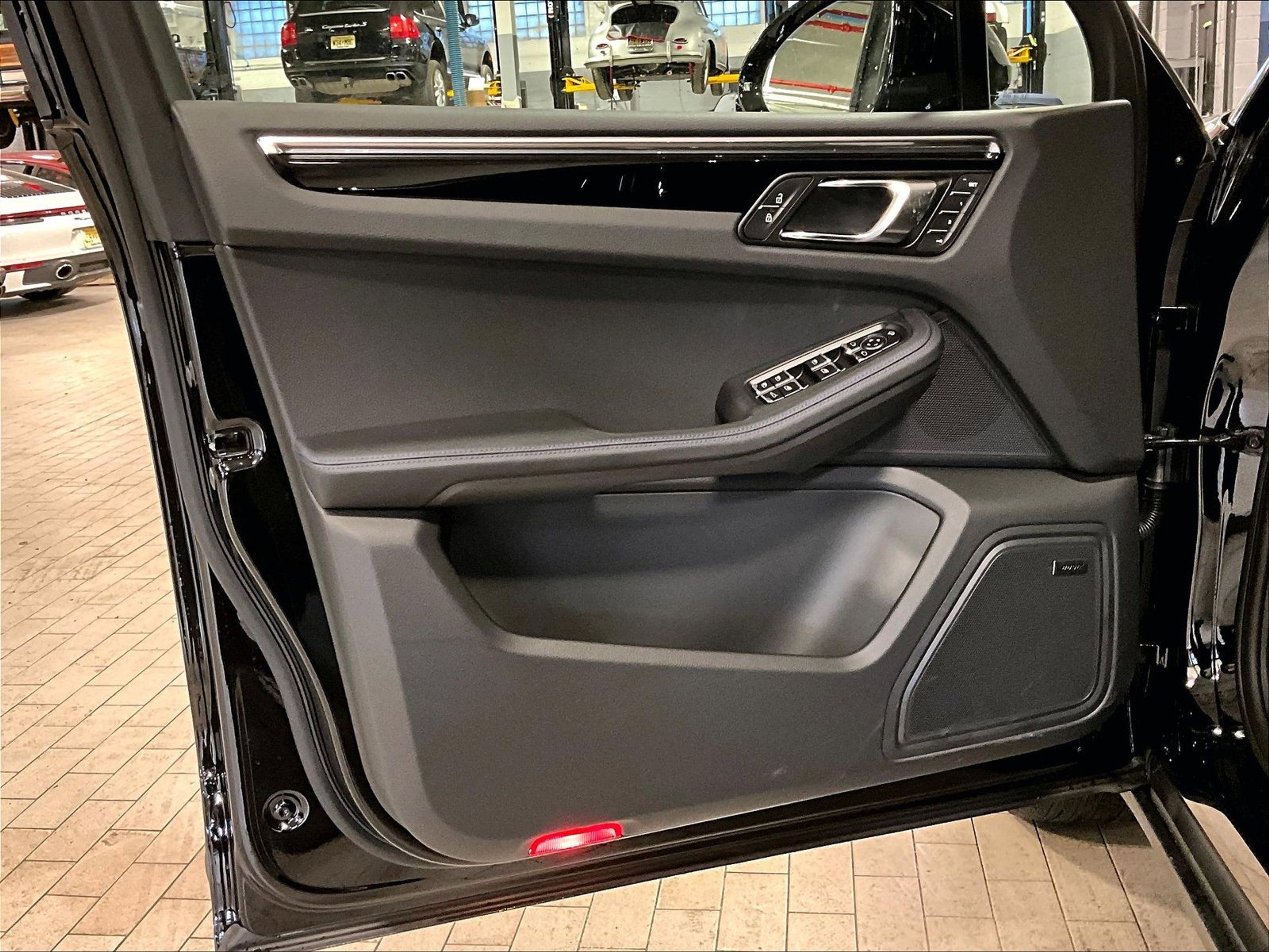 New 2026 Porsche Macan image 16