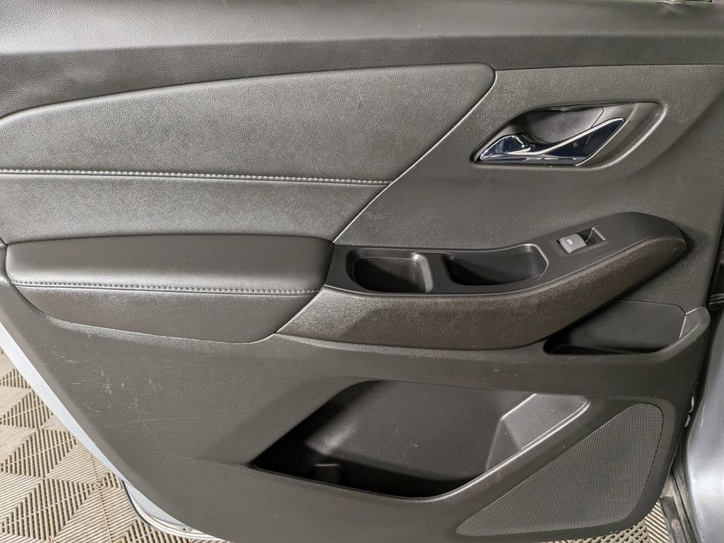 Certified 2023 Chevrolet Traverse LT image 33