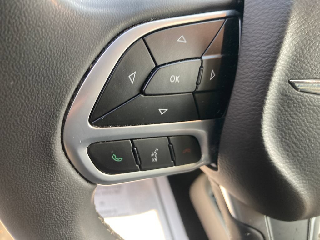 Used 2023 Chrysler Pacifica Touring-L FWD image 36