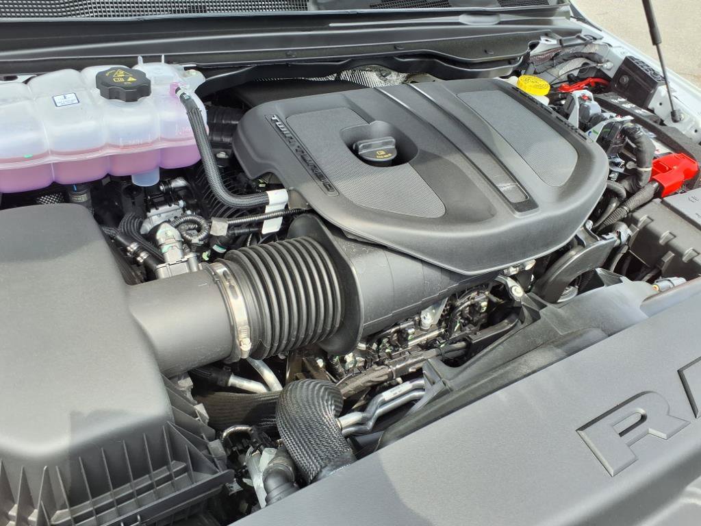 Used 2025 RAM 1500 Laramie AWD/4WD image 18
