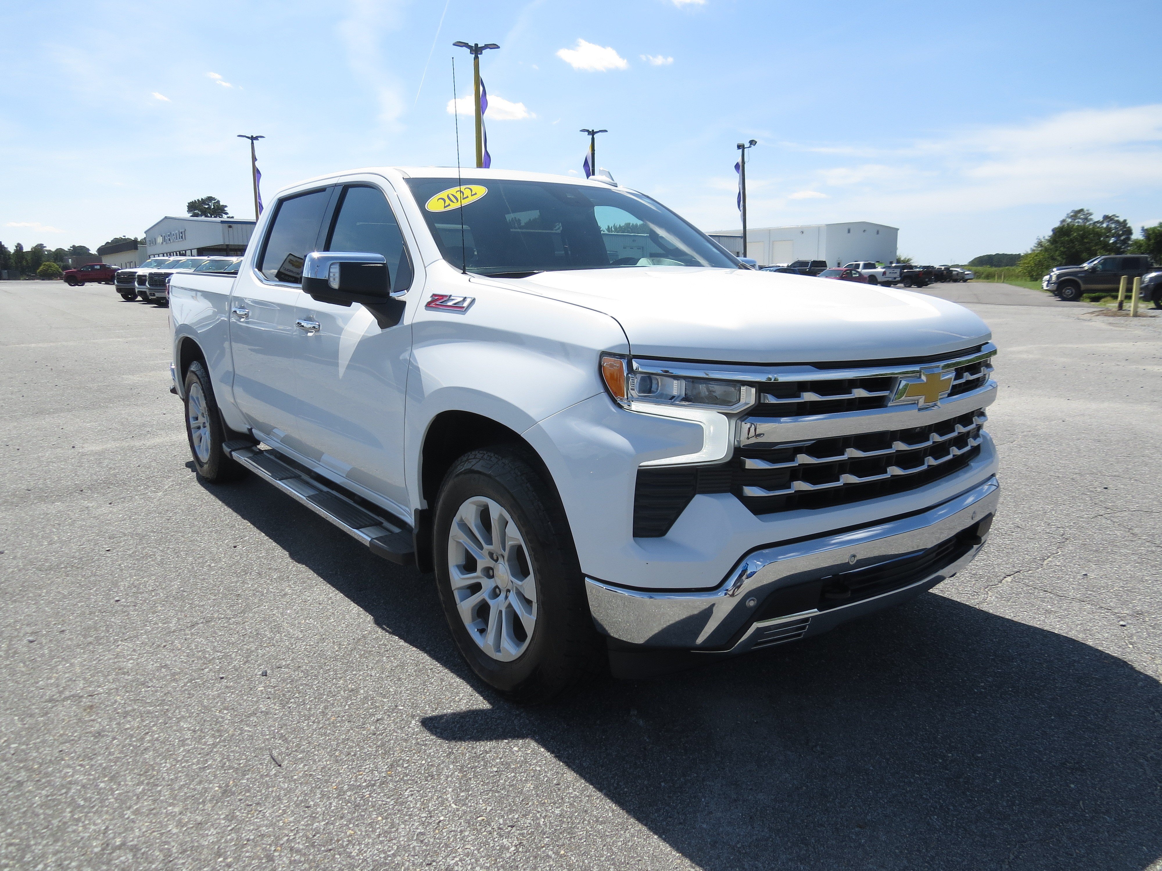 Used 2022 Chevrolet Silverado 1500 LTZ w/ Technology Package AWD/4WD image 9