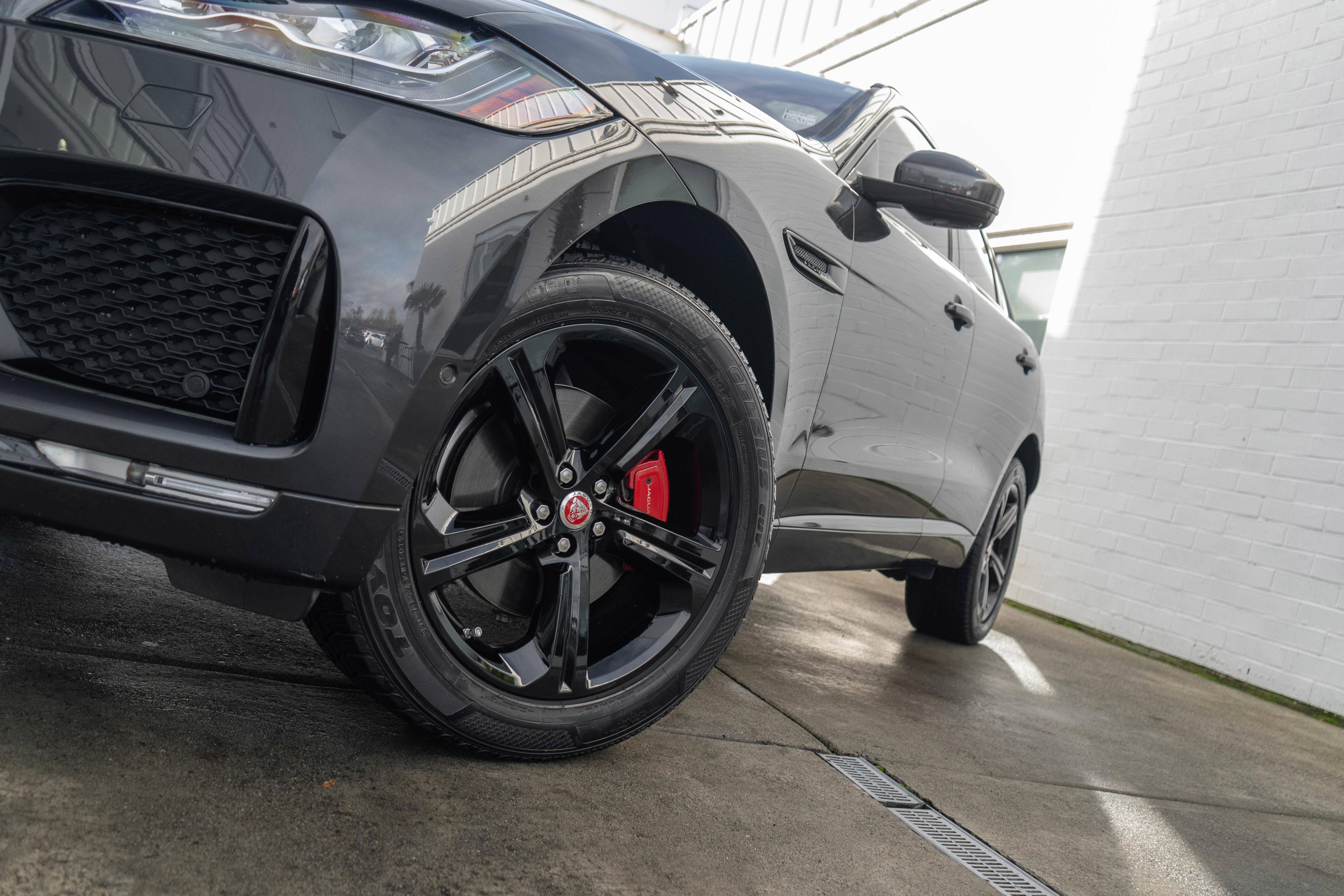 Used 2017 Jaguar F-PACE S image 4