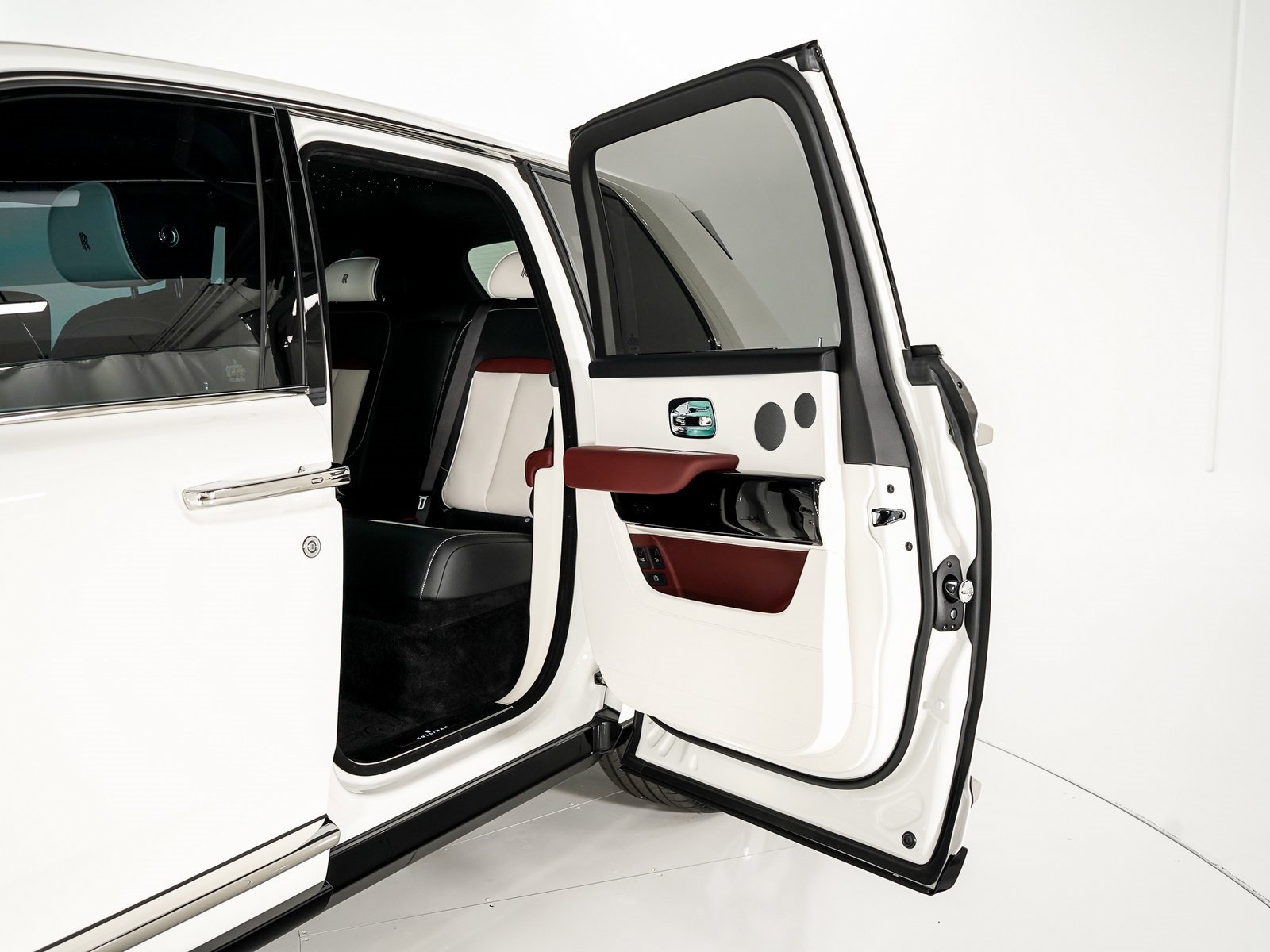 Certified 2025 Rolls-Royce Cullinan image 22