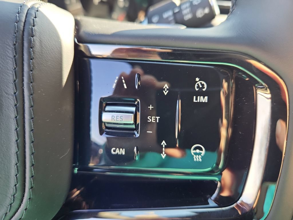 Certified 2026 Land Rover Range Rover Velar Dynamic SE AWD/4WD image 20