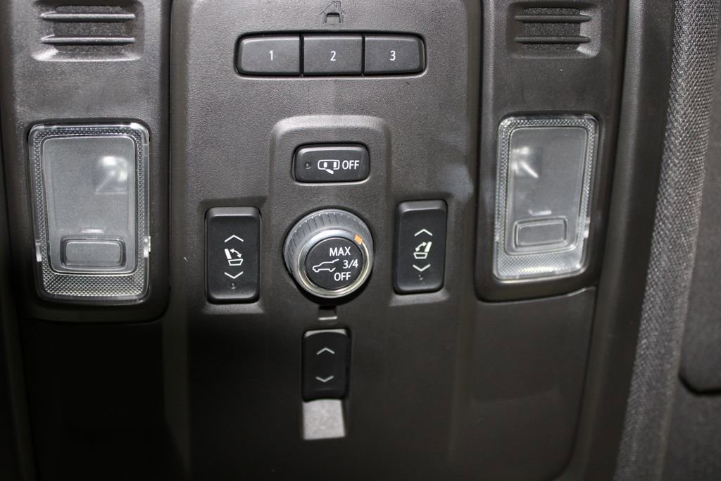 Used 2023 Chevrolet Suburban Premier image 57