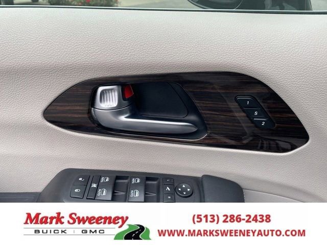 Used 2023 Chrysler Pacifica Limited image 10