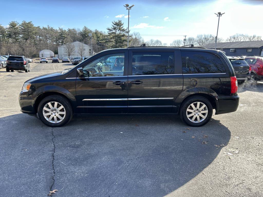Used 2015 Chrysler Town & Country Touring FWD image 6