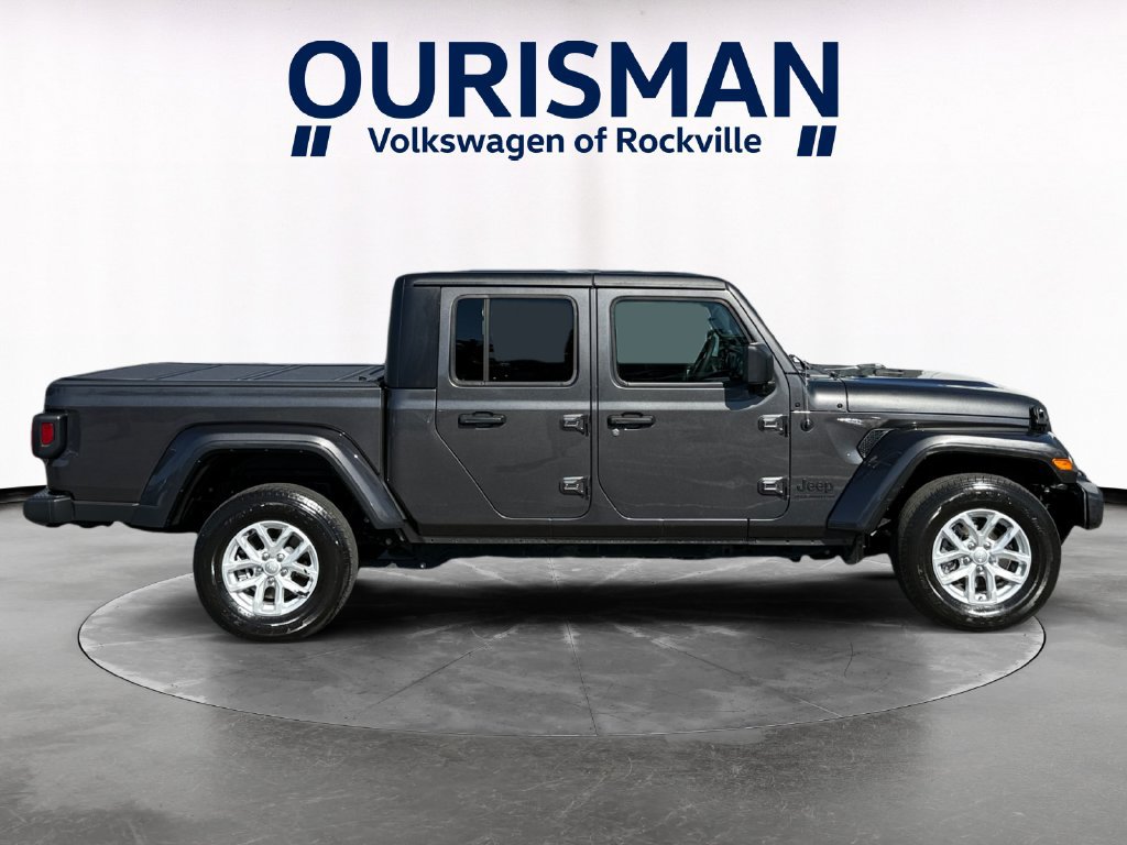 Used 2023 Jeep Gladiator Sport AWD/4WD image 7