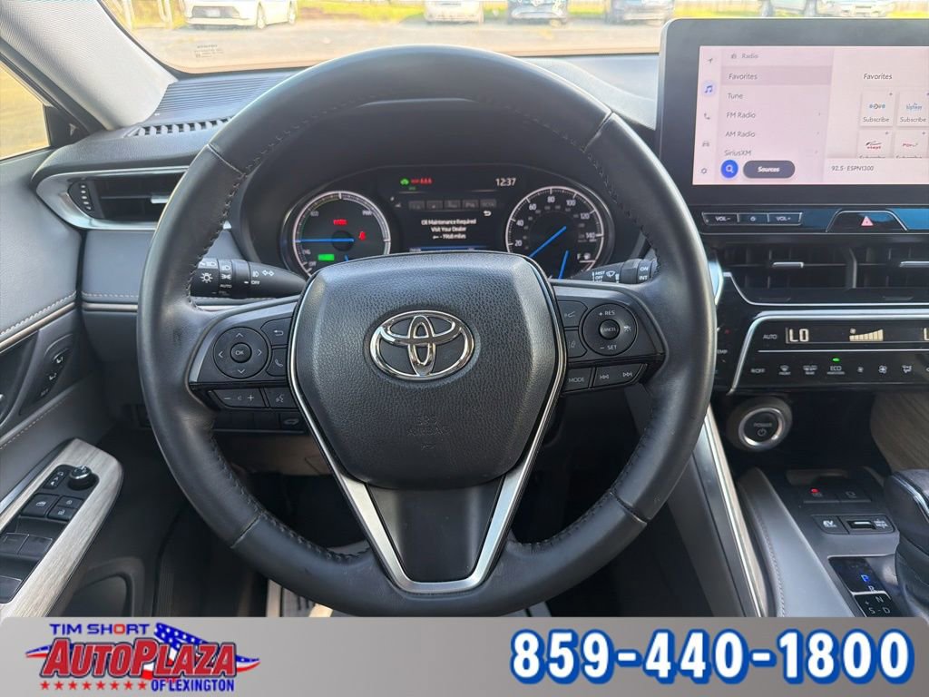 Used 2024 Toyota Venza XLE AWD/4WD image 2