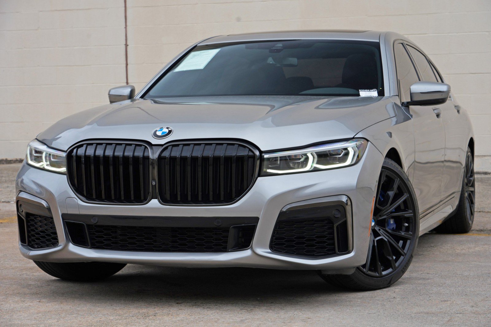 Used 2022 BMW 740i w/ M Sport Package RWD image 3