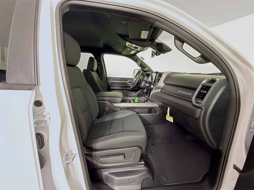 New 2026 RAM 1500 4x4 Crew Cab image 31