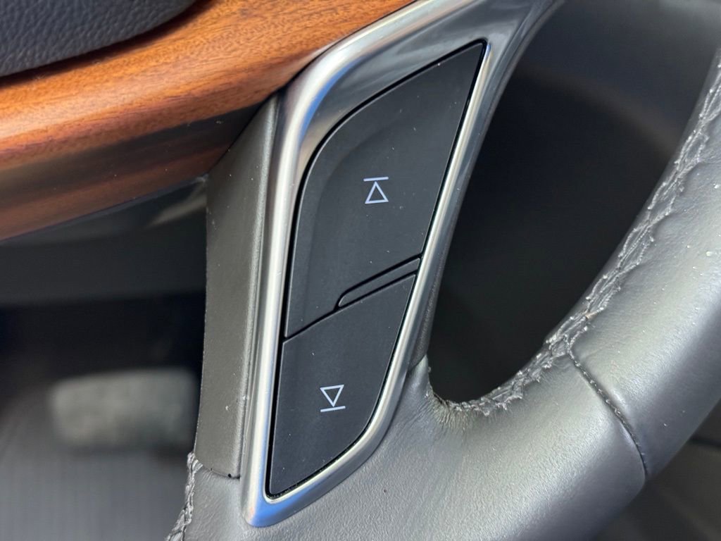 Used 2017 Cadillac XT5 Platinum w/ Driver Assist Package image 39