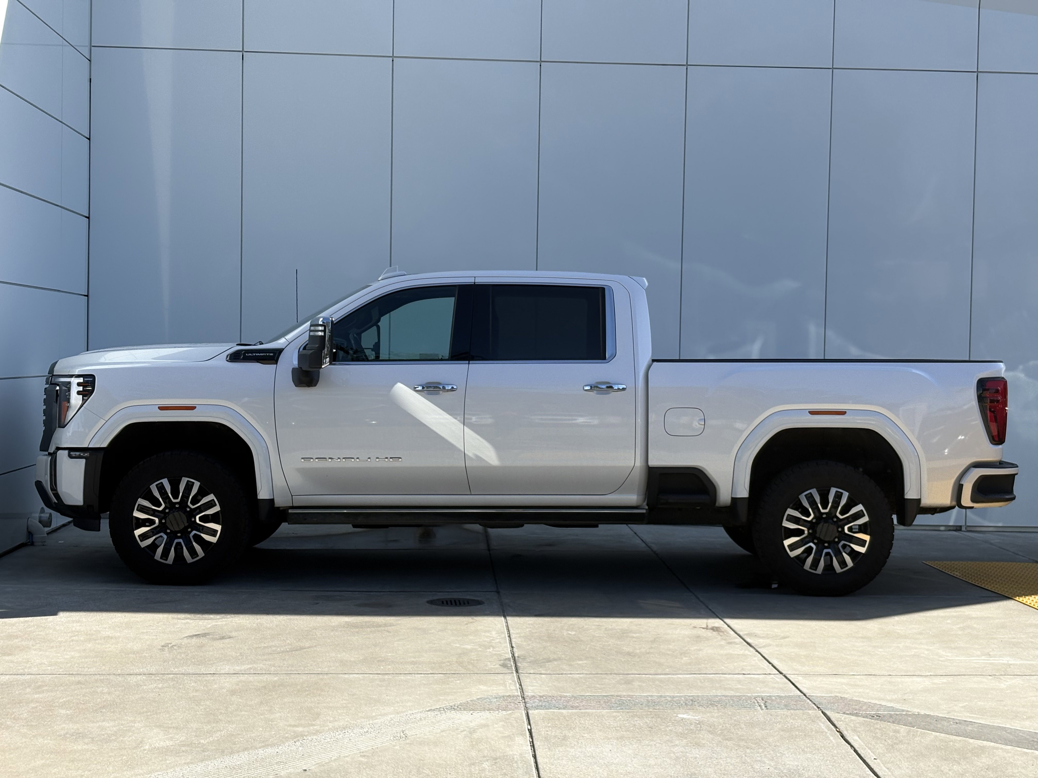 Used 2024 GMC Sierra 2500 Denali Ultimate w/ Max Trailering Package image 5